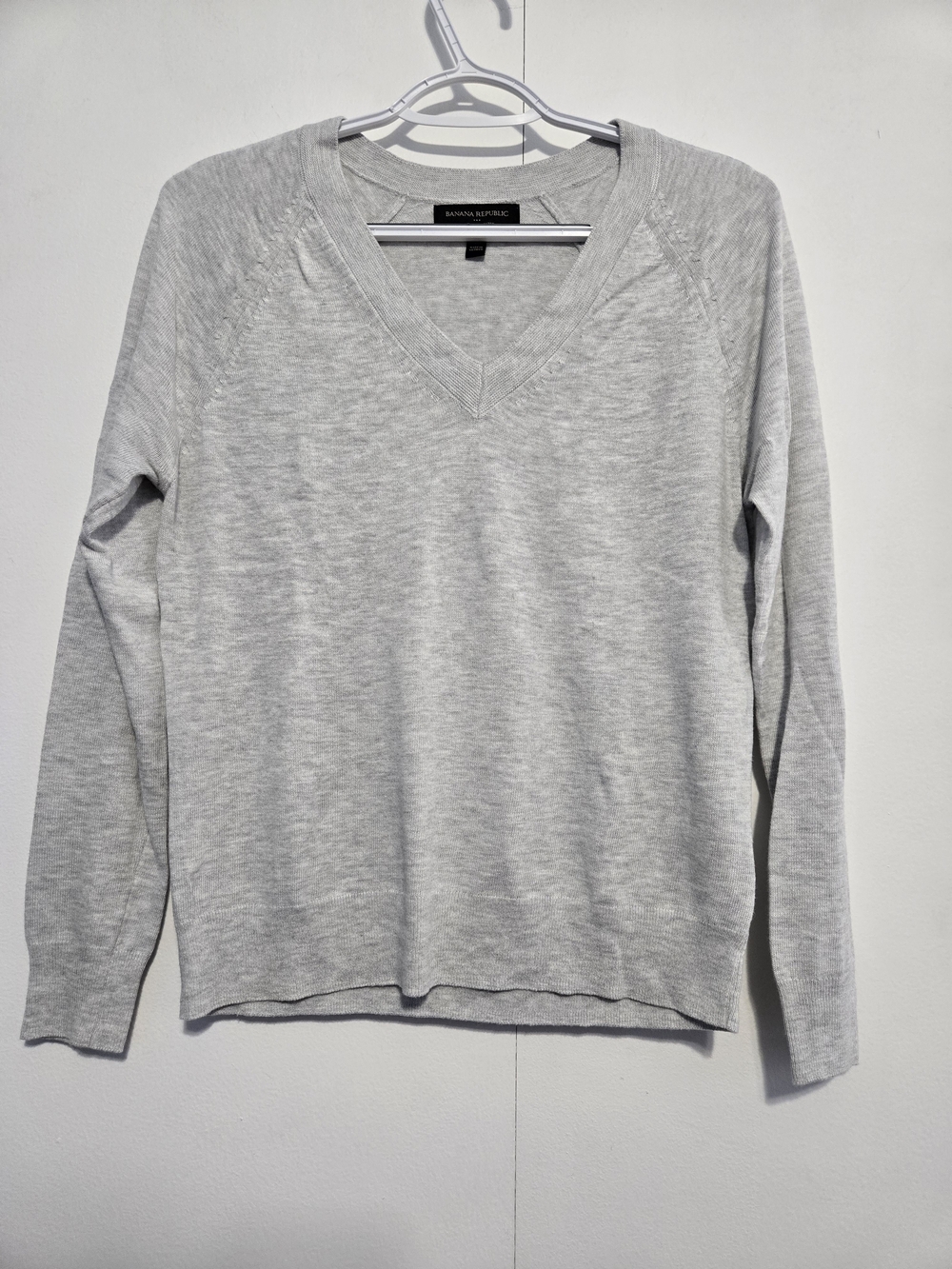 Banana Republic Forever Sweater Gray V-Neck Knit Pullover XS